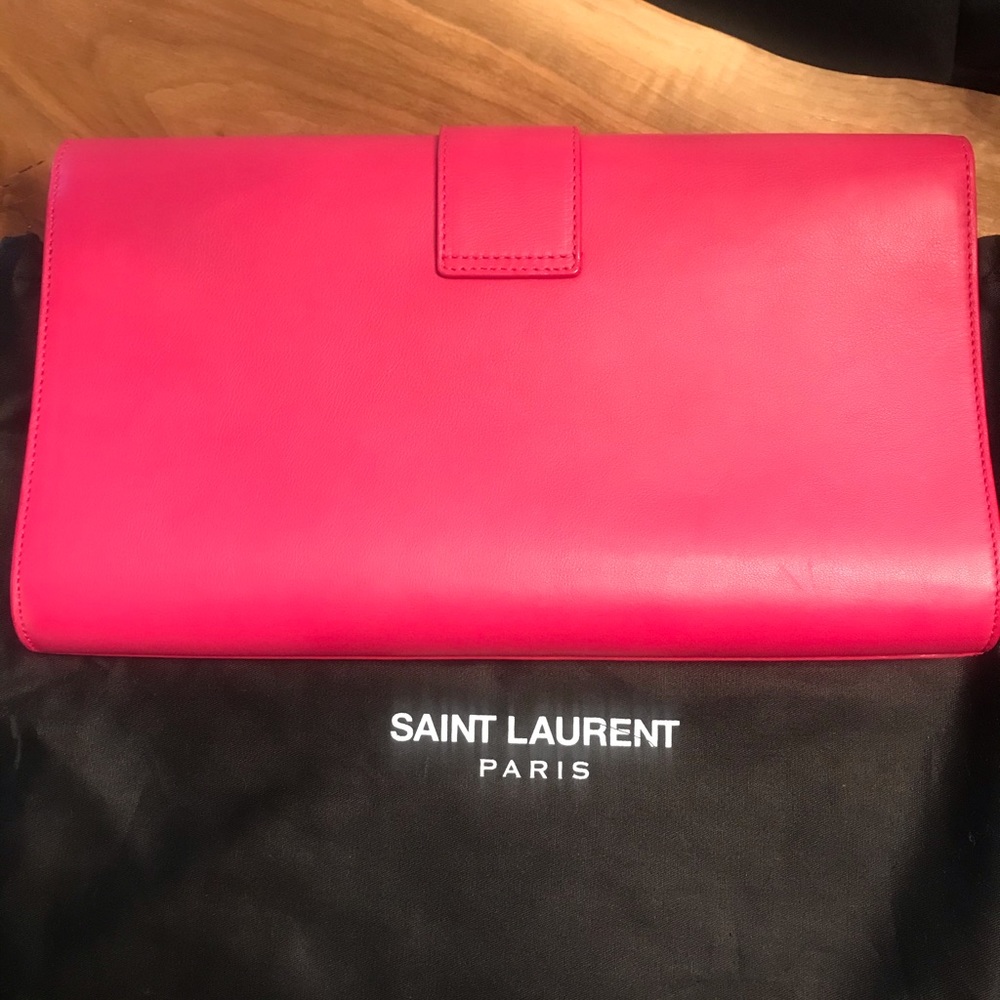 Yves Saint Laurent Linge Y Logo Gold Clutch - Picture 4 of 7